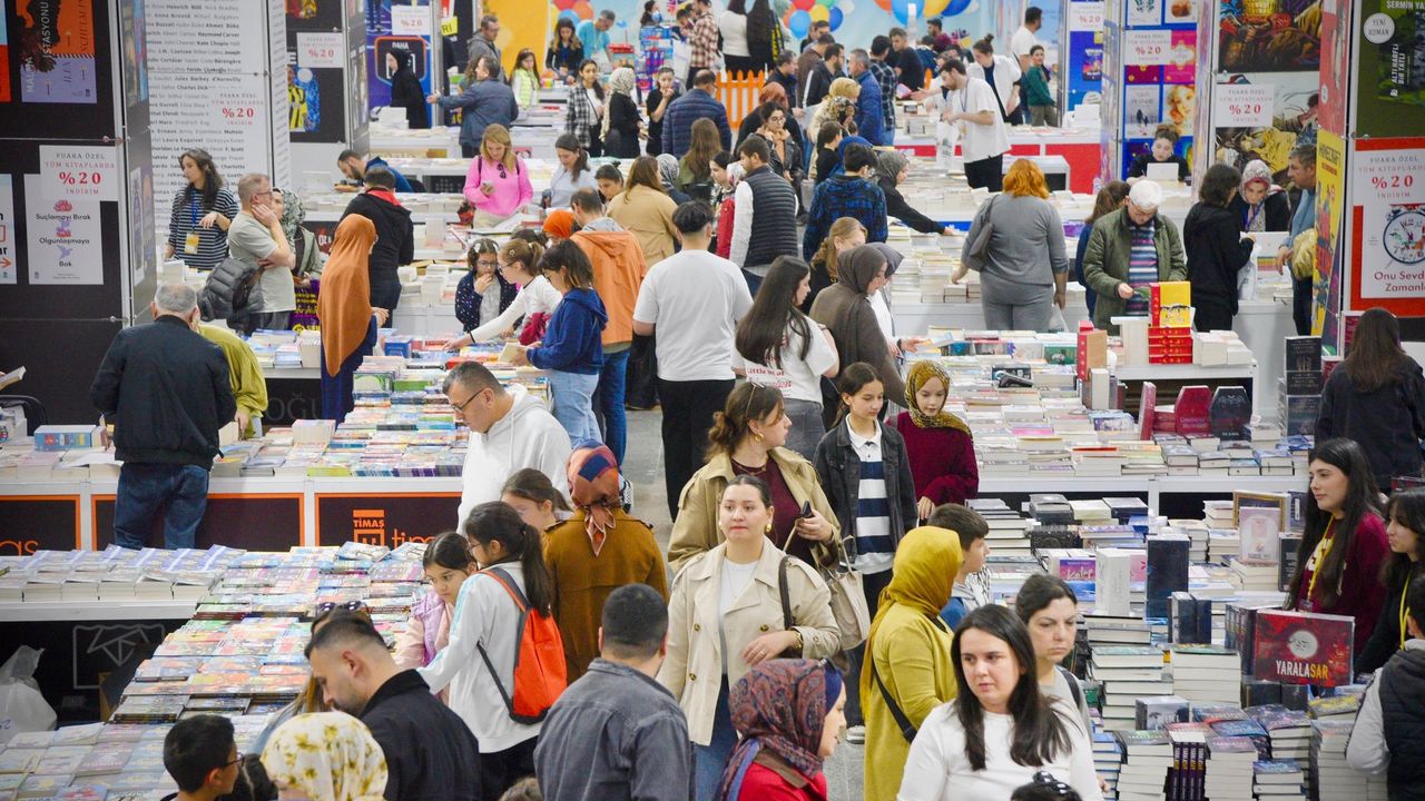 Giresun Kitap Fuarı Ziyaretçi Rekoru Kırıyor