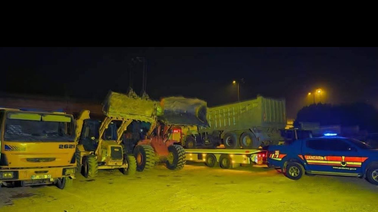 Manavgat’ta Kum Hırsızlığı Operasyonu: 3 Gözaltı