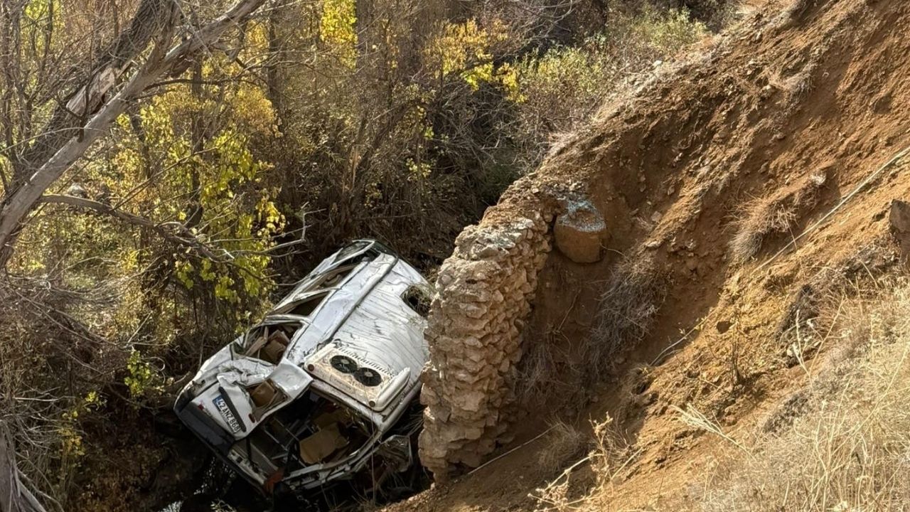 Konya’da Öğrenci Servisi Uçuruma Yuvarlandı: 14 Yaralı