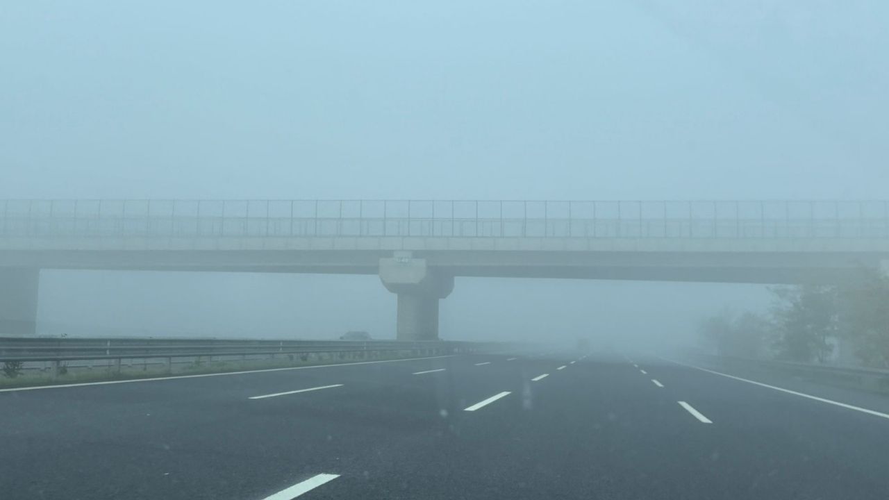 Sakarya’da Sis Nedeniyle Trafik Kontrollü İşliyor