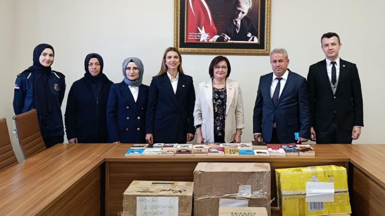 Akseki Belediyesi Cezaevi Kütüphanesine Kitap Bağışında Bulundu