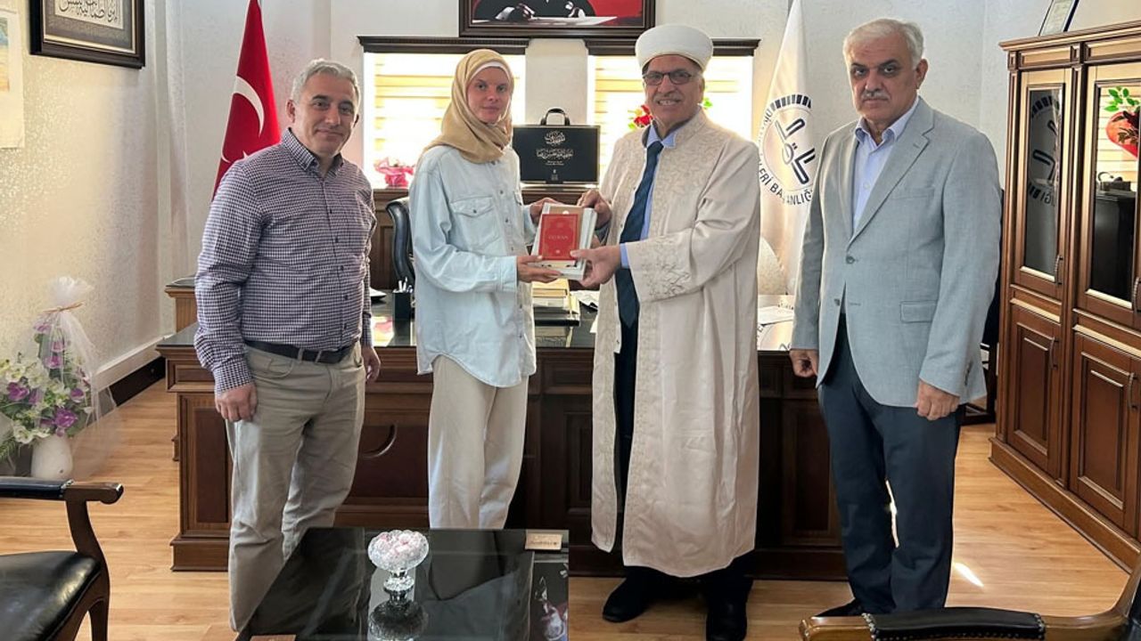 Polonyalı Alexandra Müslüman Olup Ayşe Adını Aldı