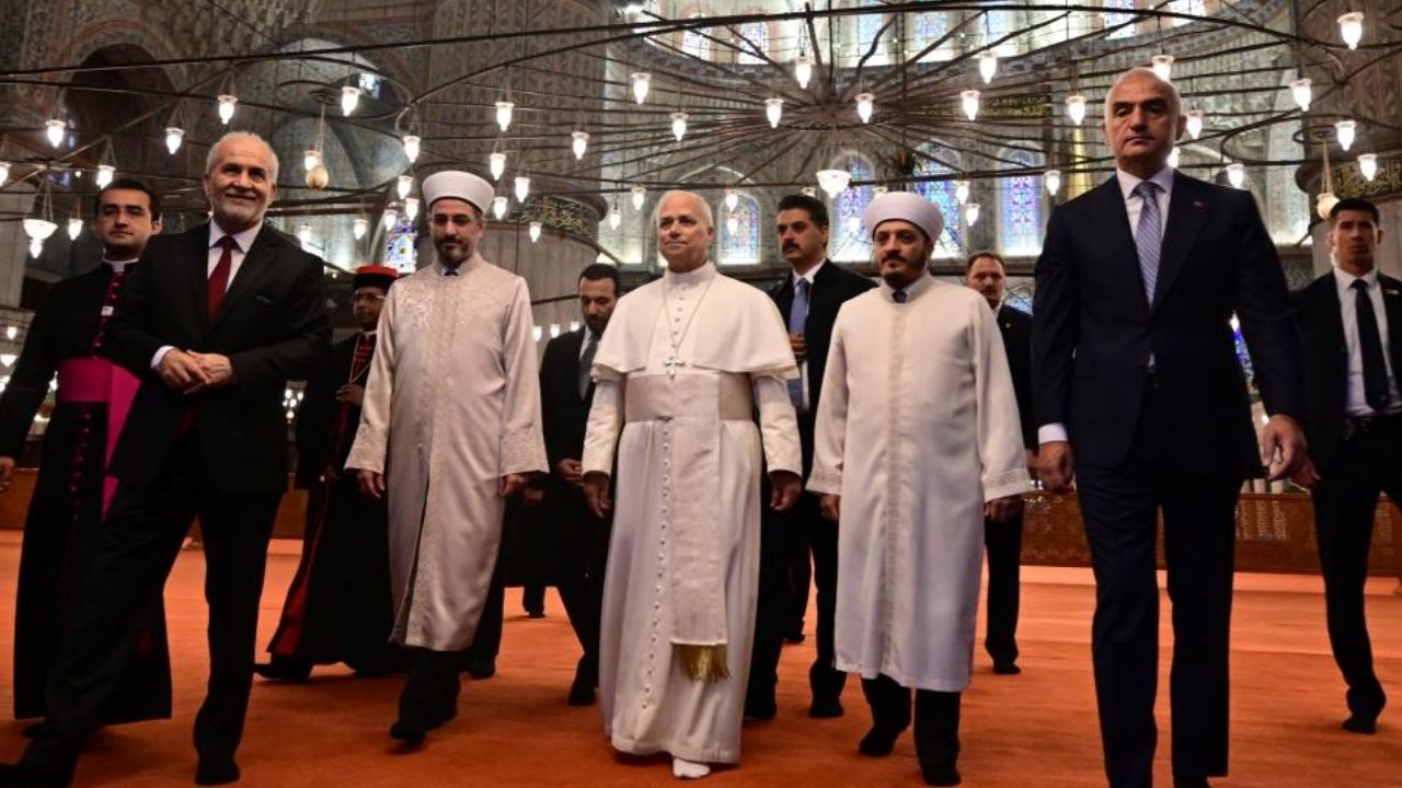 Papa 14. Leo Sultanahmet Camii’ni Ziyaret Etti