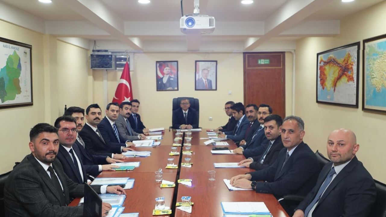 Kars’ta KÖYDES Projeleri ve Altyapı Yatırımları Görüşüldü