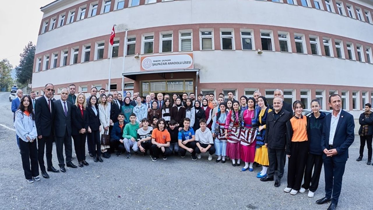 Şalpazarı Anadolu Lisesi’ne 5000 Kitaplık Modern Kütüphane