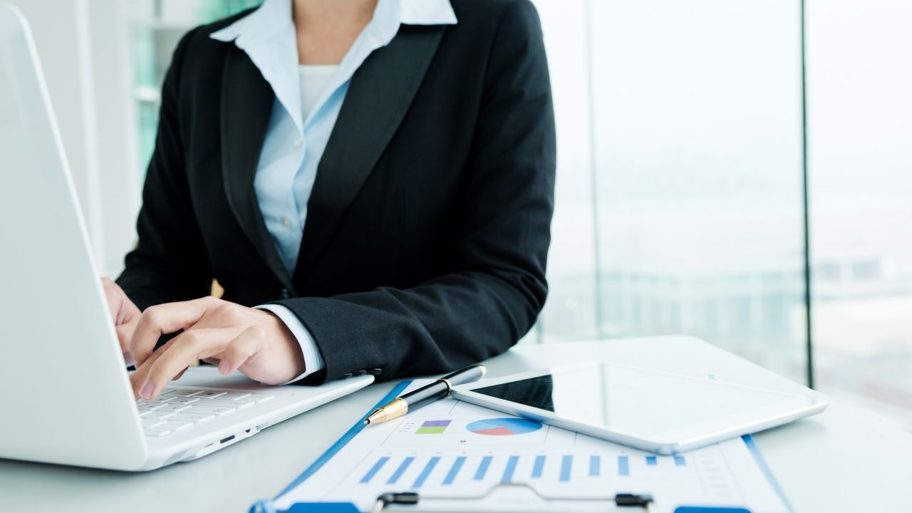 Genç Kadın İstihdamında Rekor Artış: 2,4 Milyonu Aştı