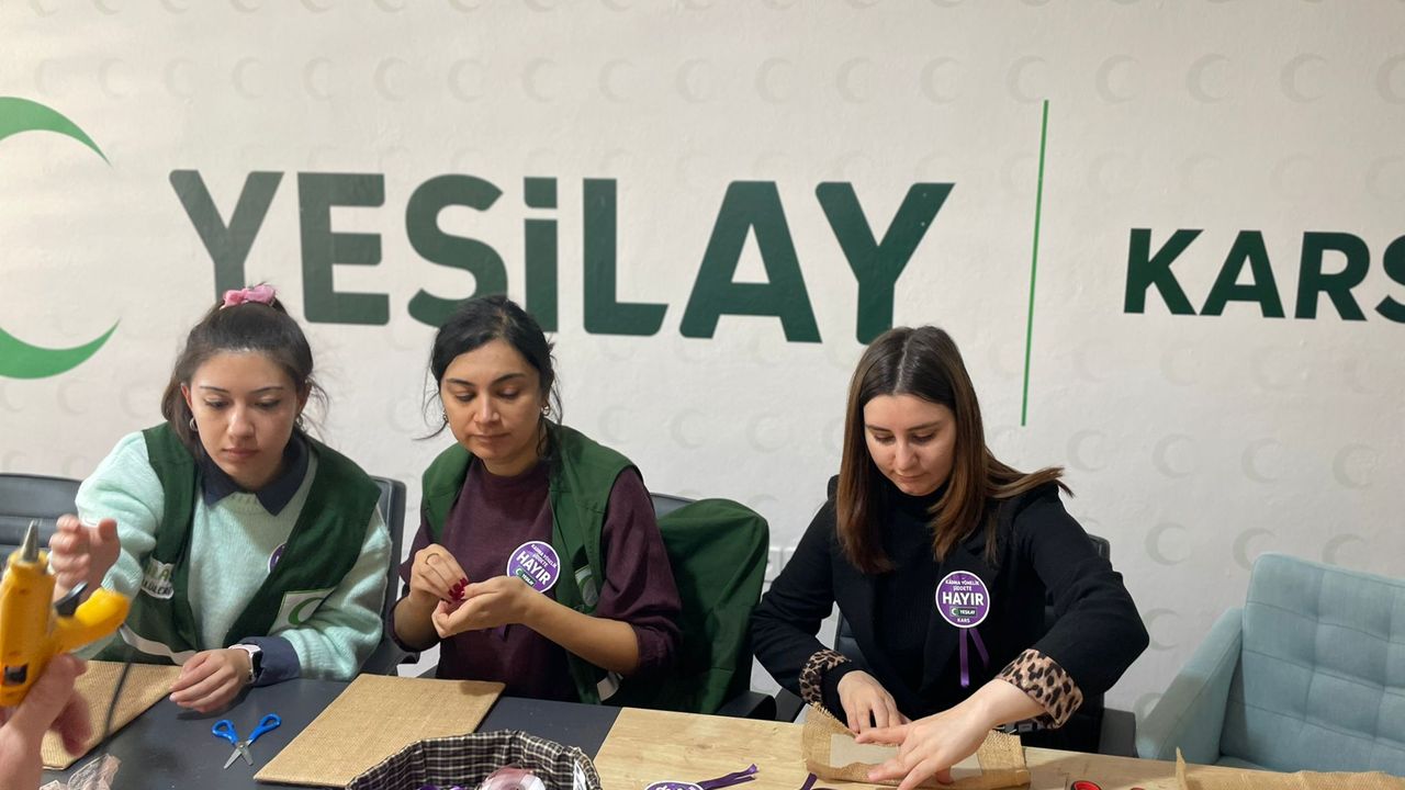Kars’ta Dantel Motifleriyle Kadına Şiddete Hayır Mesajı