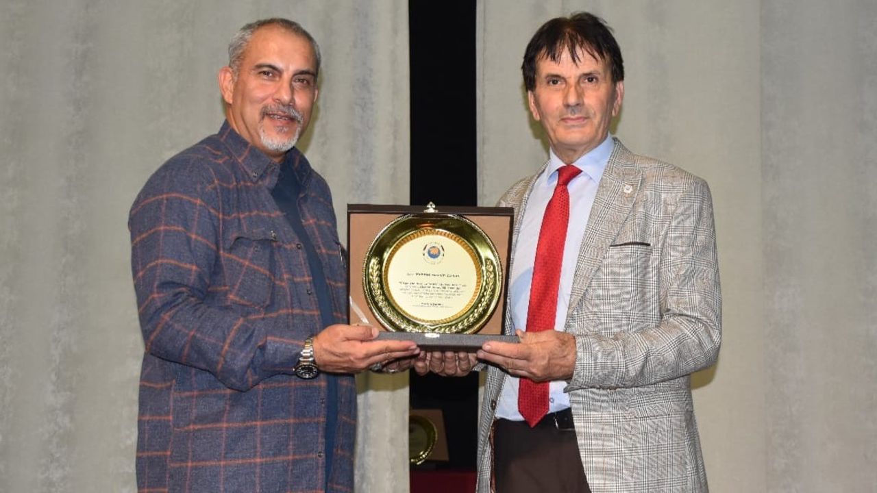 Hataylı Gazeteci Hüseyin Zorkun Yılın En İyisi Ödülünü Aldı