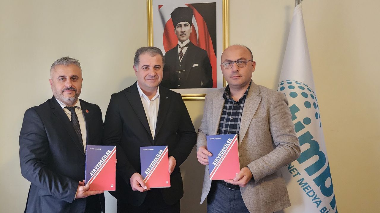 TİMBİR Yöneticilerine Zirvedekiler Biyografi Kitabı Takdim Edildi