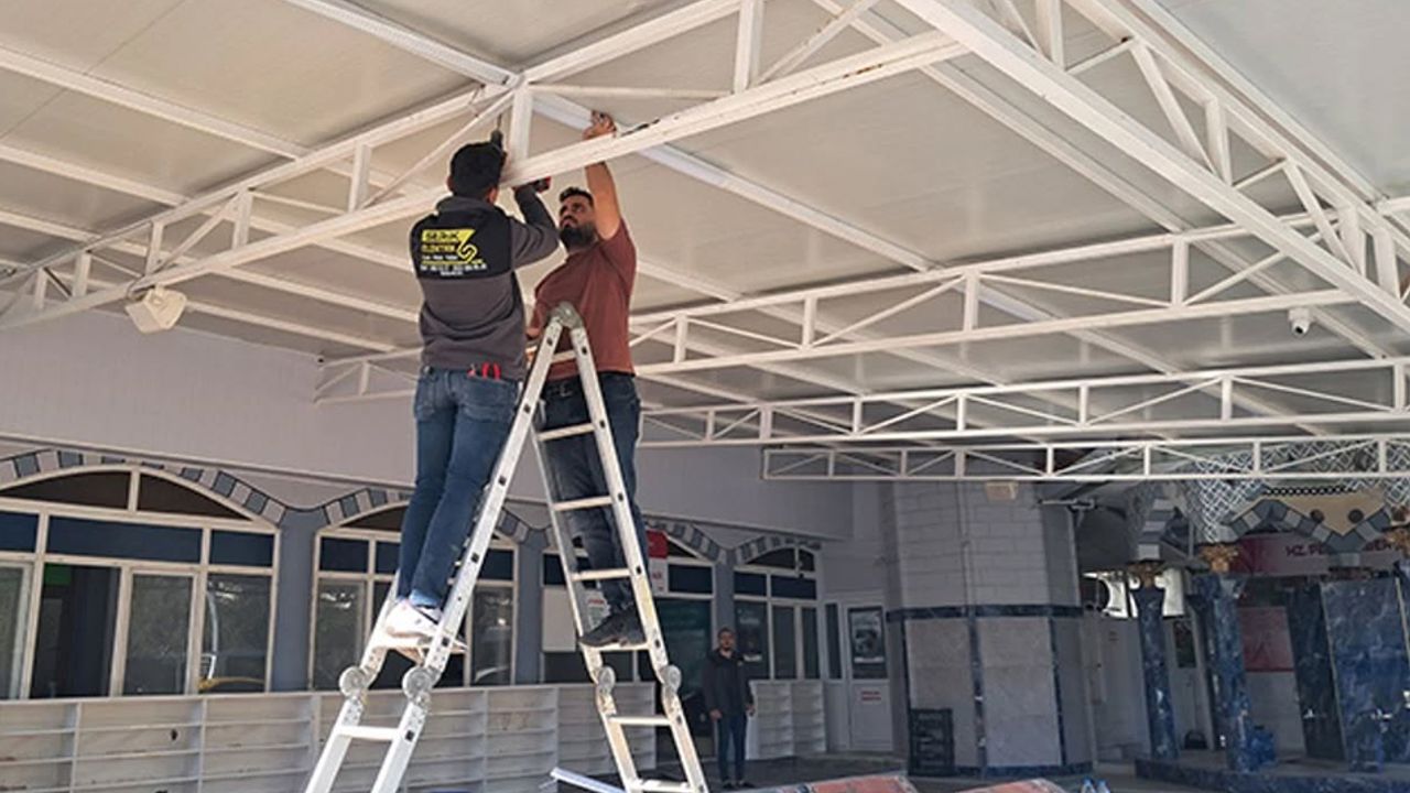 Serik’te Fırtına ve Yıldırım Cami Elektrik Sistemini Hasarladı