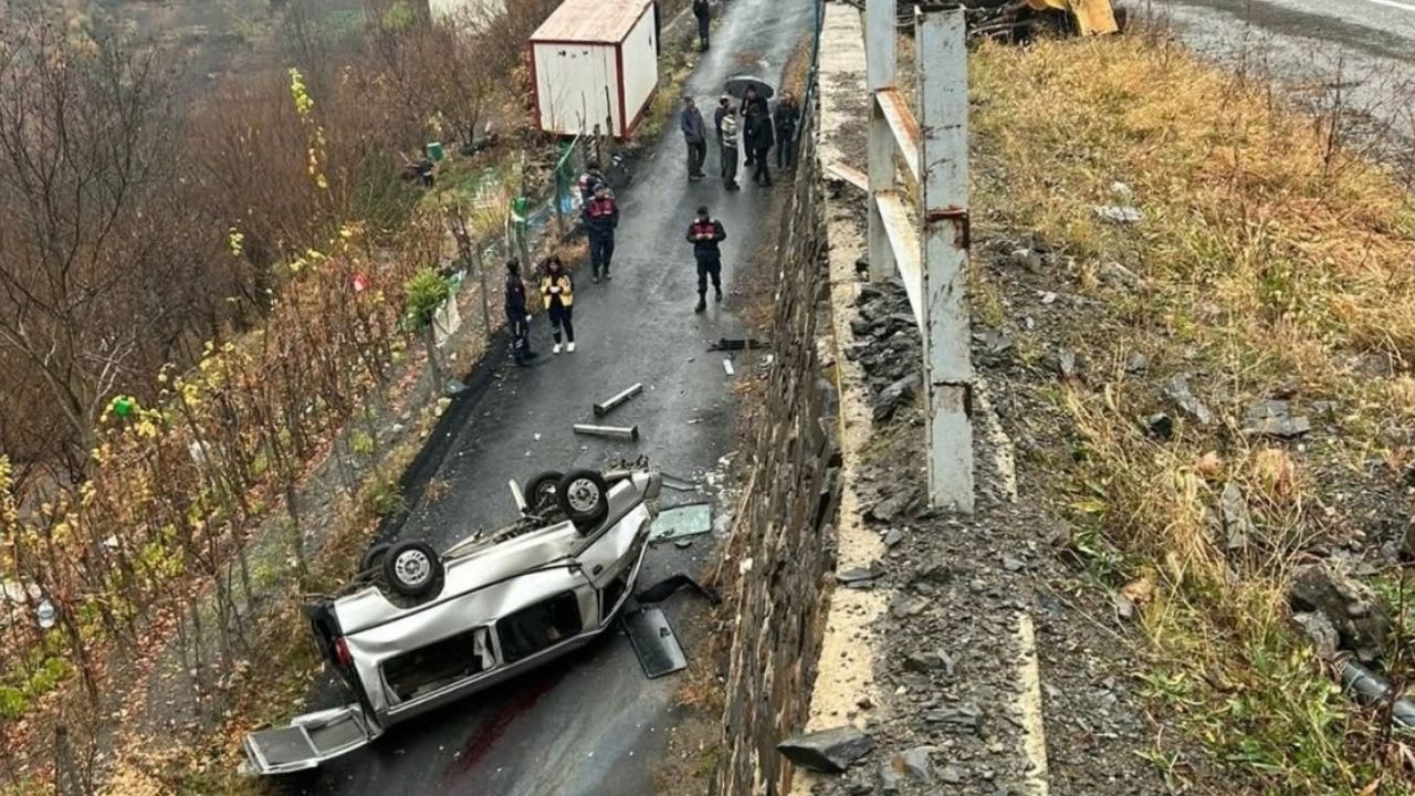 Artvin’de Trafik Kazası: Üç Kişi Hayatını Kaybetti