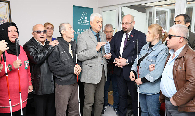 Atakum Belediyesi Görme Engellilere 40 Beyaz Baston Hediye Etti