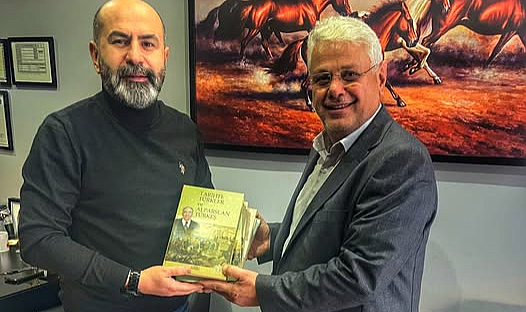 Samsun Belediye Meclis Üyesi Uyanık’tan Kavaklı İş İnsanına Kitap Seti