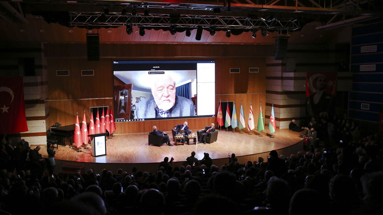 Ankara’da Türk Dili Ailesi Günü Paneli Yoğun Katılımla Gerçekleşti