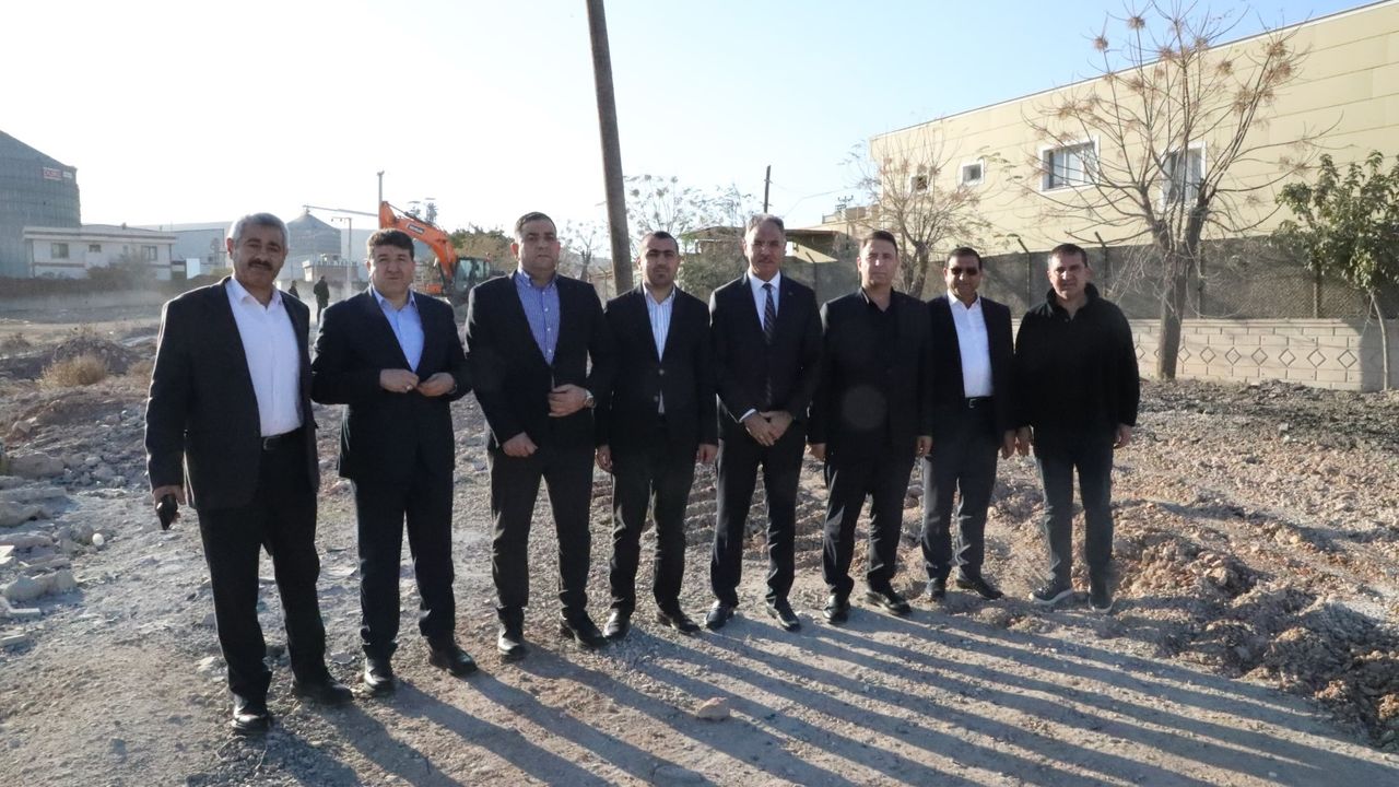 Eyyübiye’de Sanayi Bölgelerine Sıcak Asfalt Çalışması Başladı