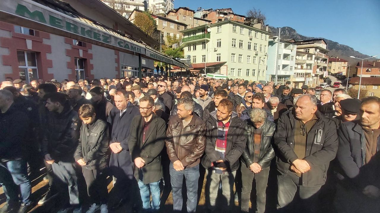 Artvin’de Sedat Ali Öktem’e Yerel Yöneticilerden Yoğun Katılımlı Veda