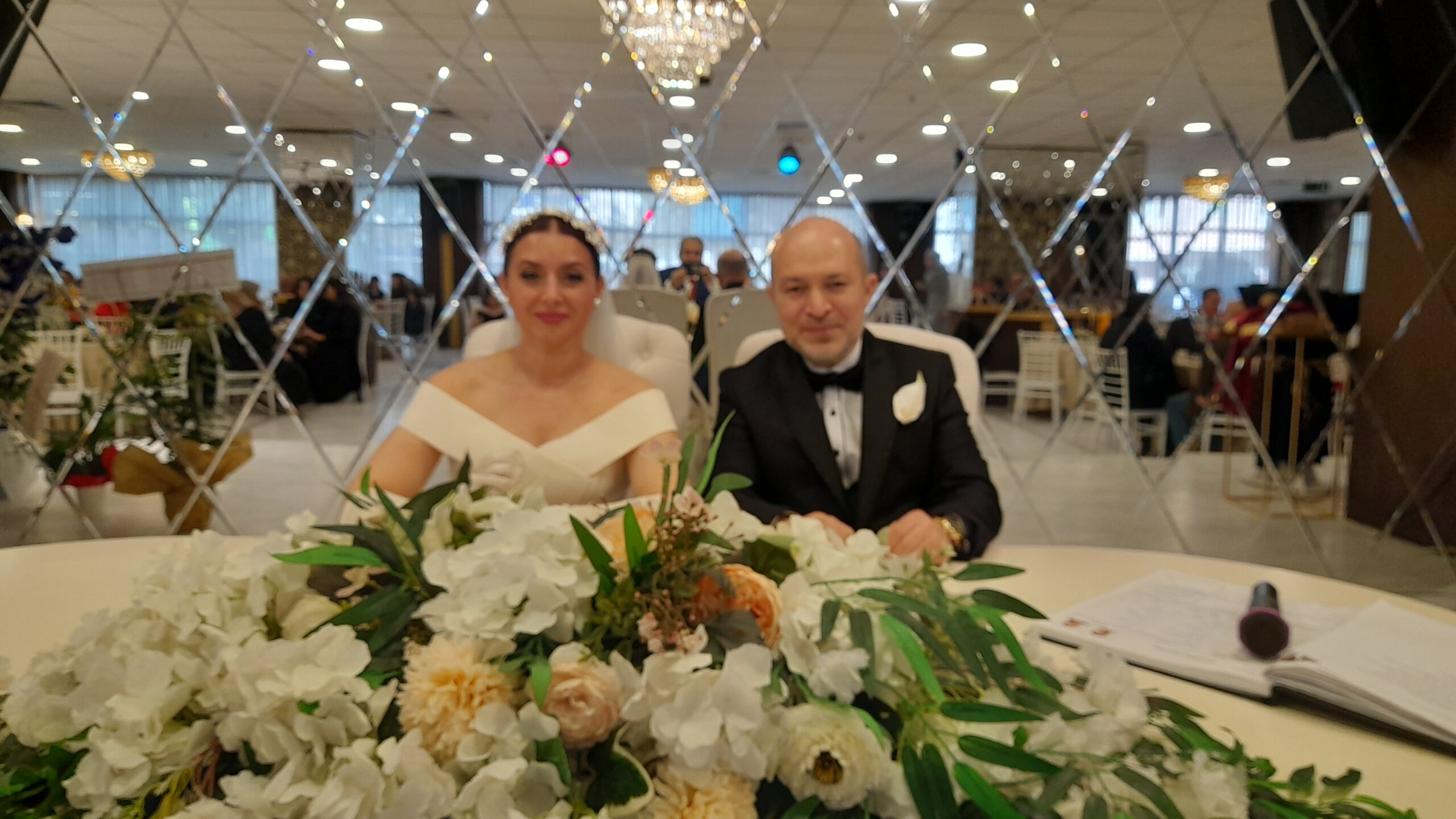 GAZETECI FATİH ÇAKIR ILE ESRA BİHTER MURAL EVLİLİĞE “EVET” DEDILER DÜNYA EVINE GİRDİLER