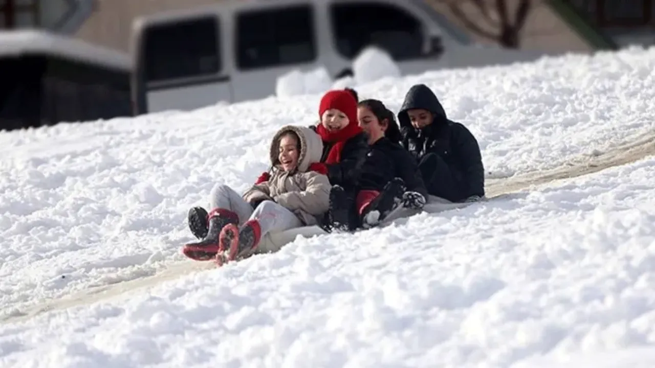 Adana’da Kar Yağışı Nedeniyle Taşımalı Eğitime 1 Gün Ara