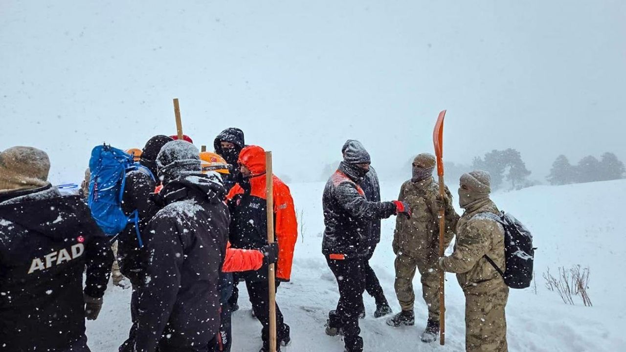 Artvin’de Çığ Faciası: 2 Çoban İçin Arama Çalışmaları Sürüyor