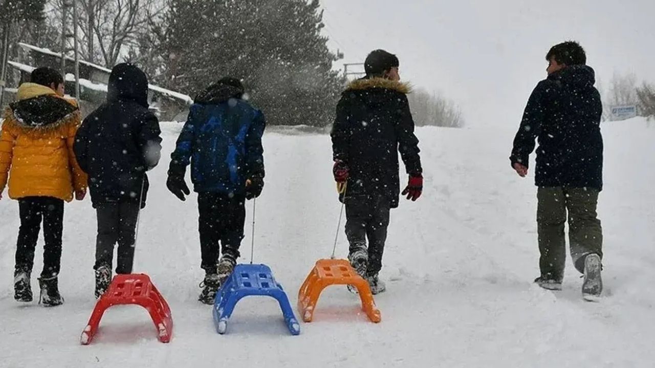 Kar Yağışı ve Buzlanma Doğu ve Güneydoğu’da Eğitimi Durdurdu