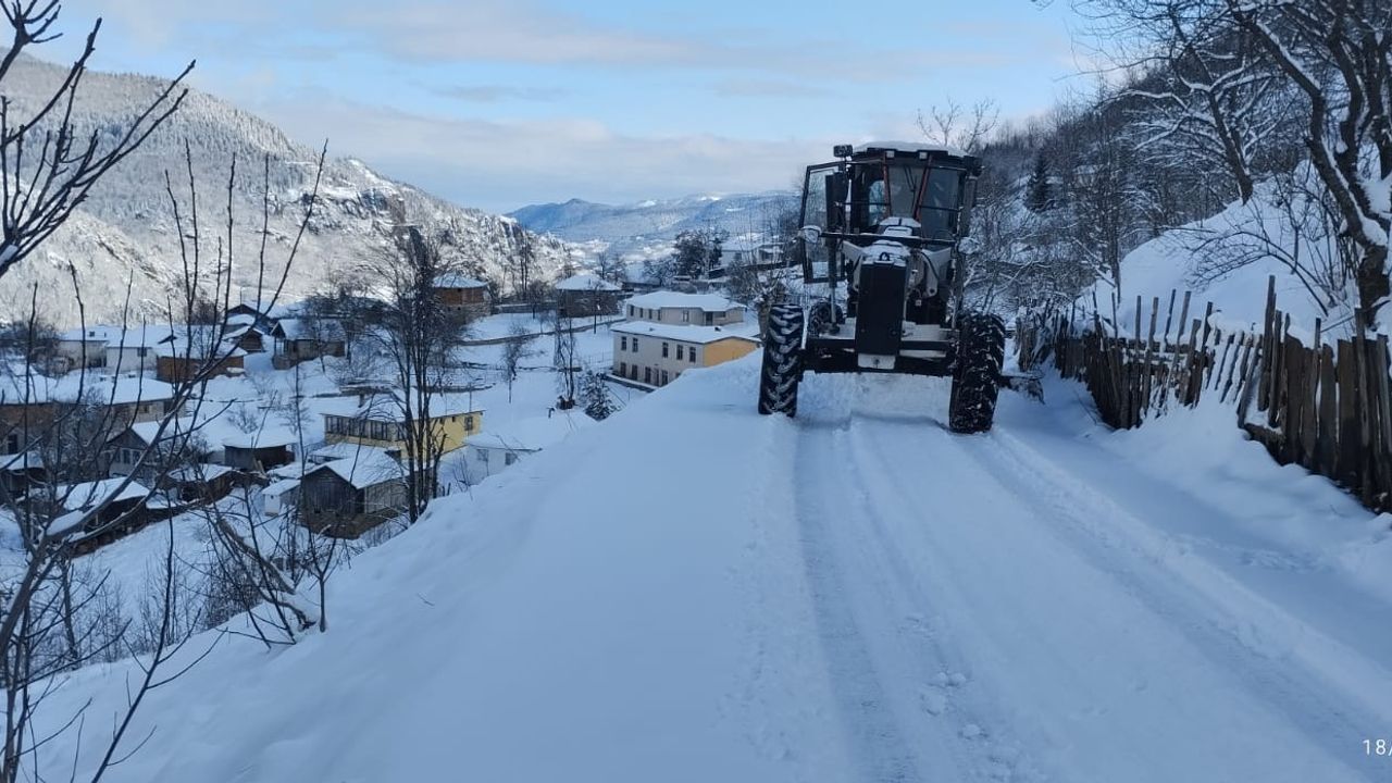 Trabzon’da 716 Mahallede Kar Mücadelesi 24 Saat Sürüyor