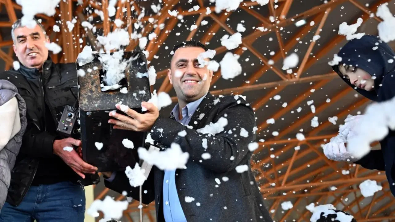 Adana’da Çocuklar İçin Toroslar’dan Kar Getirildi