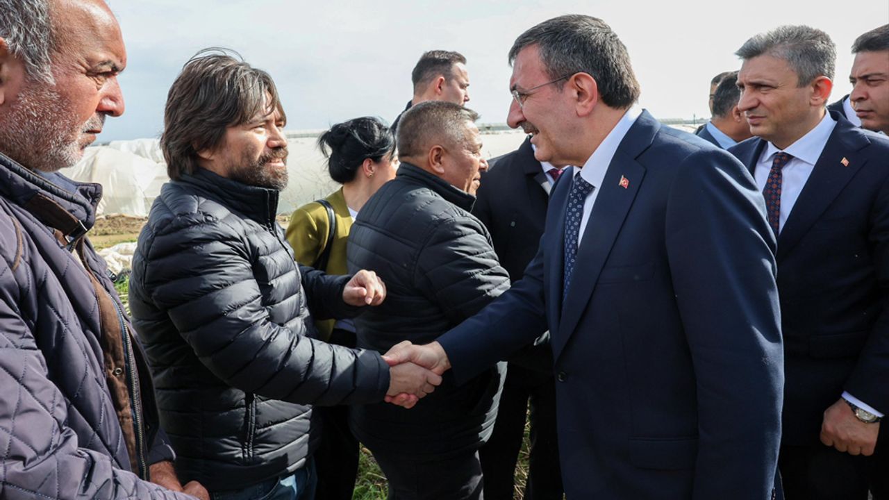 Cumhurbaşkanı Yardımcısı Aksu’da Hortum Sonrası Üreticileri Ziyaret Etti