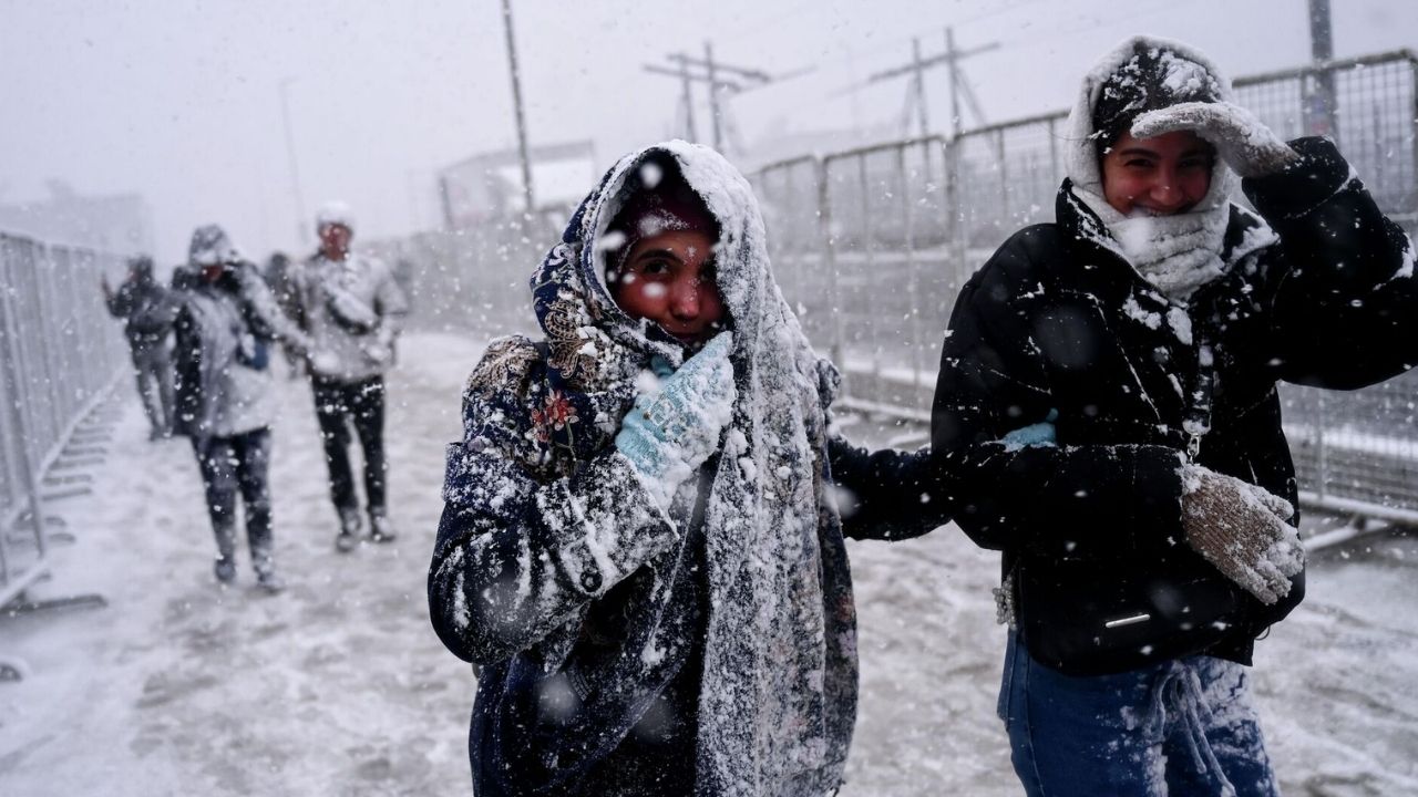 Meteoroloji Yurt Geneli İçin Kuvvetli Yağış ve Fırtına Uyarısı Yaptı
