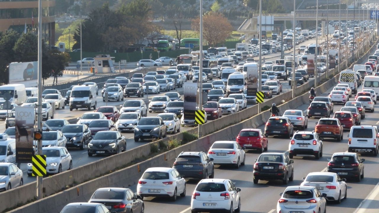 Türkiye’de Trafiğe Kayıtlı Toplam Taşıt Sayısı 33,6 Milyonu Aştı