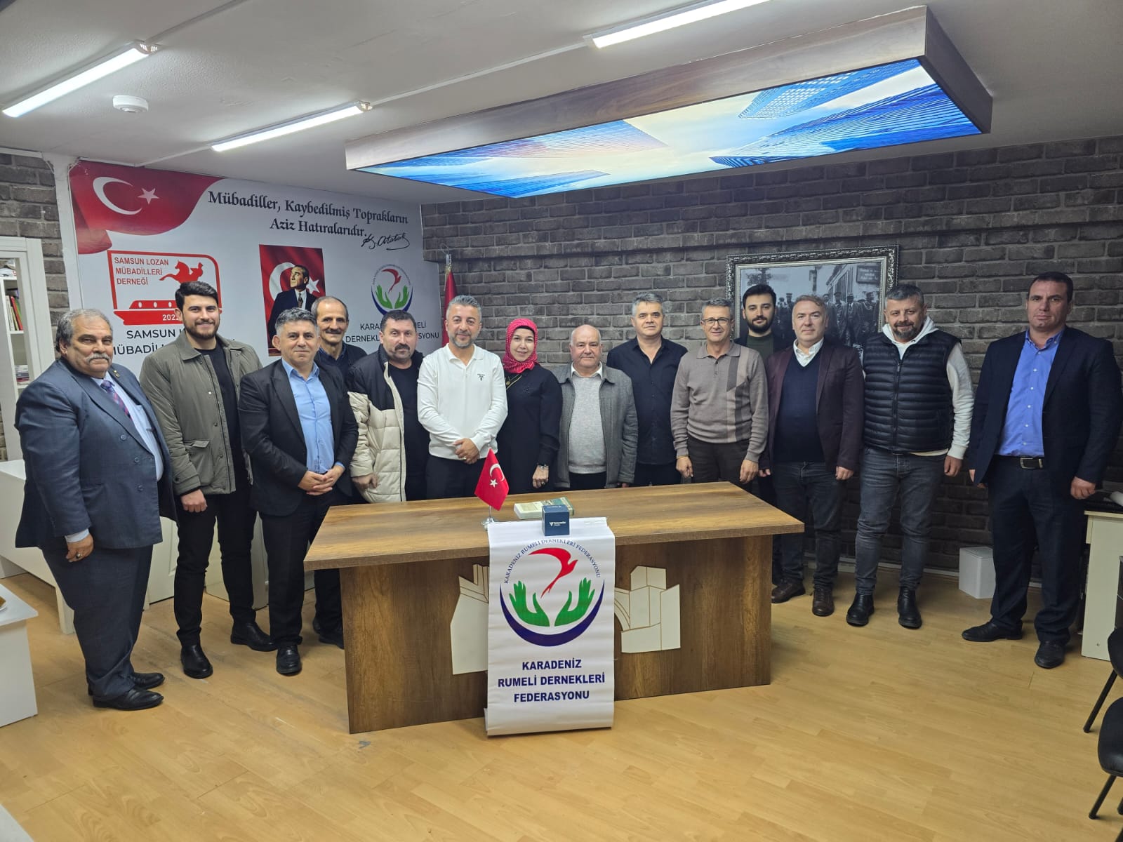 Karadeniz Rumeli Dernekler Federasyonu(KARDEF)Başkan Adem GÜNER İlk toplantısını gerçeklestirdi.Görev Dağılımını yaptı.Ziyaretlerine başladı.