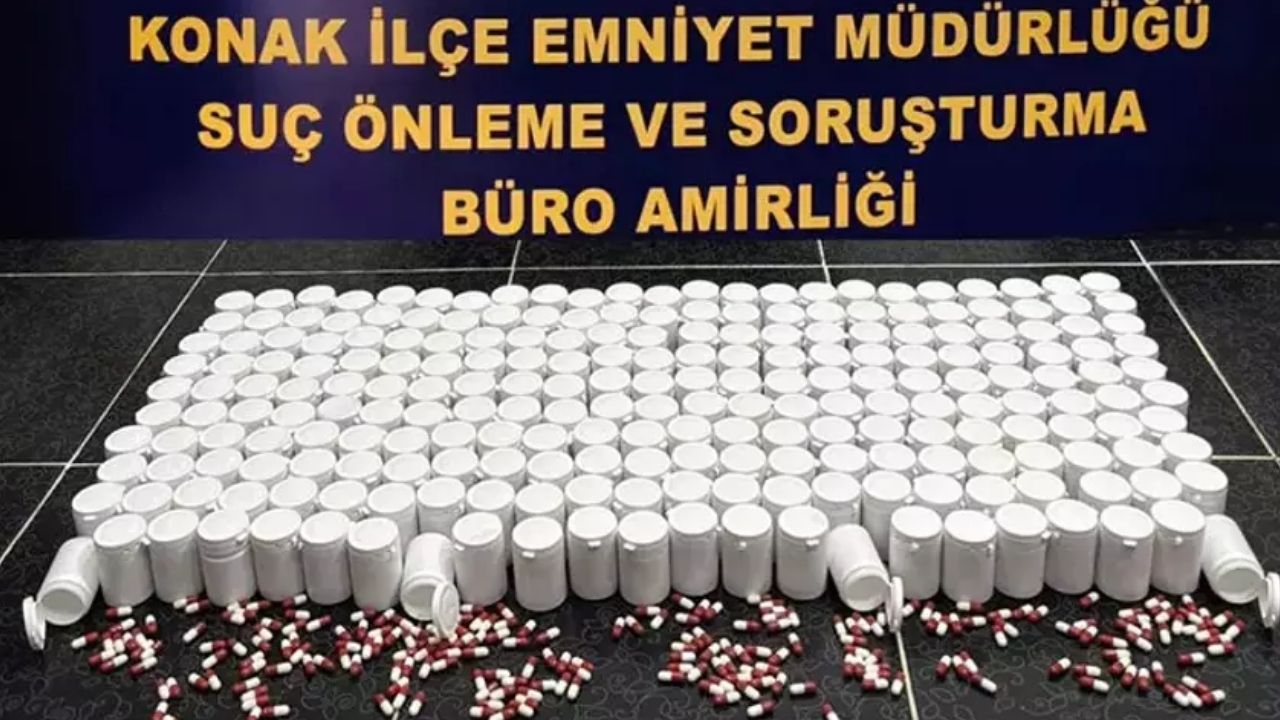 İzmir’de Dev Uyuşturucu Operasyonu: 450 Bin Hap Ele Geçirildi