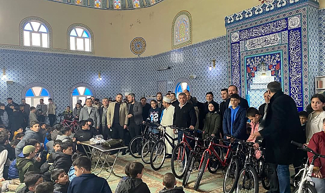 Kavak’ta Çocuklara Ramazan’da Harçlık ve Bisiklet Hediye Edildi