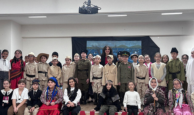 Milli Eğitim Vakfı İlkokulu Öğrencileri Çanakkale Kahramanlarını Sahneledi