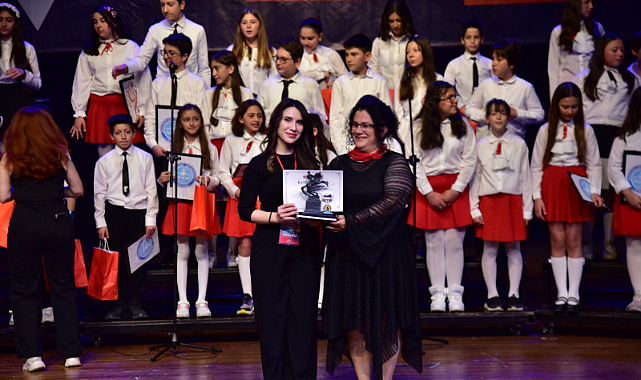 Atakum Belediyesi 23 Nisan’da 8 koroyu Ata Sahne’de buluşturdu