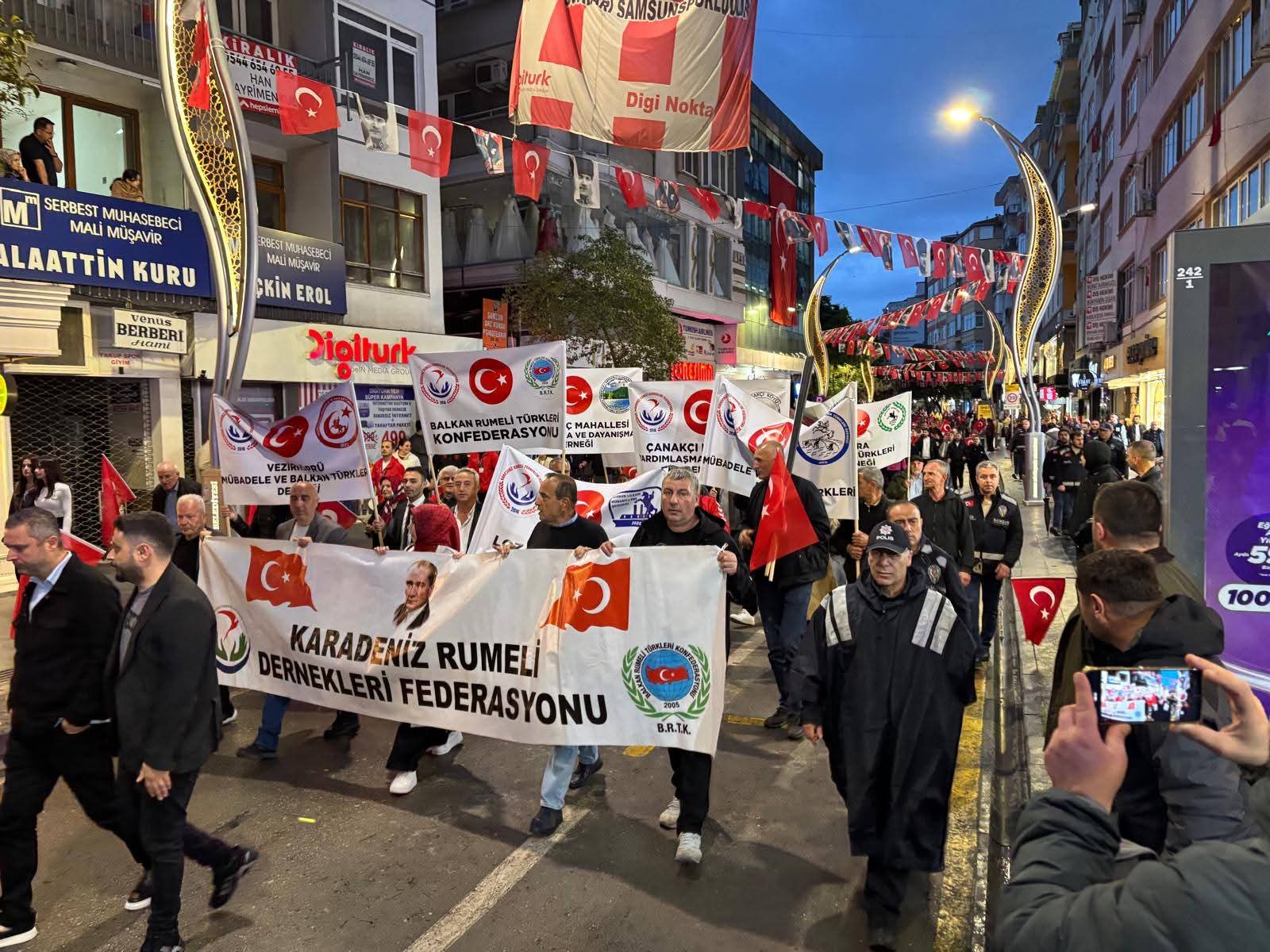 KARDEF Bayrak Yürüyüşüne bağlı dernekleriyle katıldı