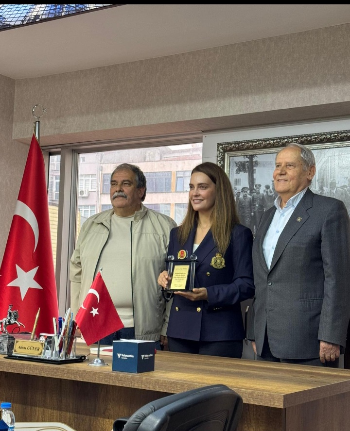 ABB TÜFEKÇİ Vakfı Başkanı Imren Nilay TÜFEKÇİ Hizmetlerinden dolayı Plaket takdim