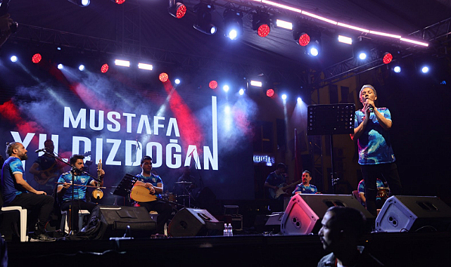 MHP Samsun Anneler Günü konserine binlerce vatandaş katıldı
