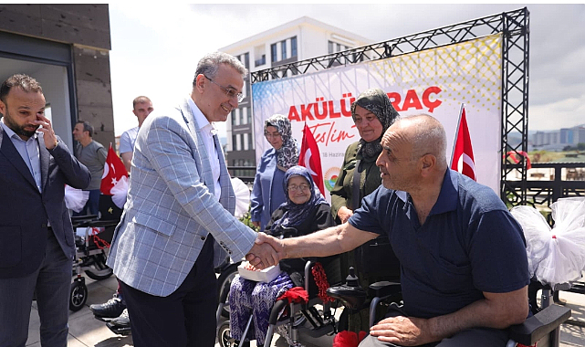 İlkadım Belediyesi 11 engelli aracını ihtiyaç sahiplerine teslim etti