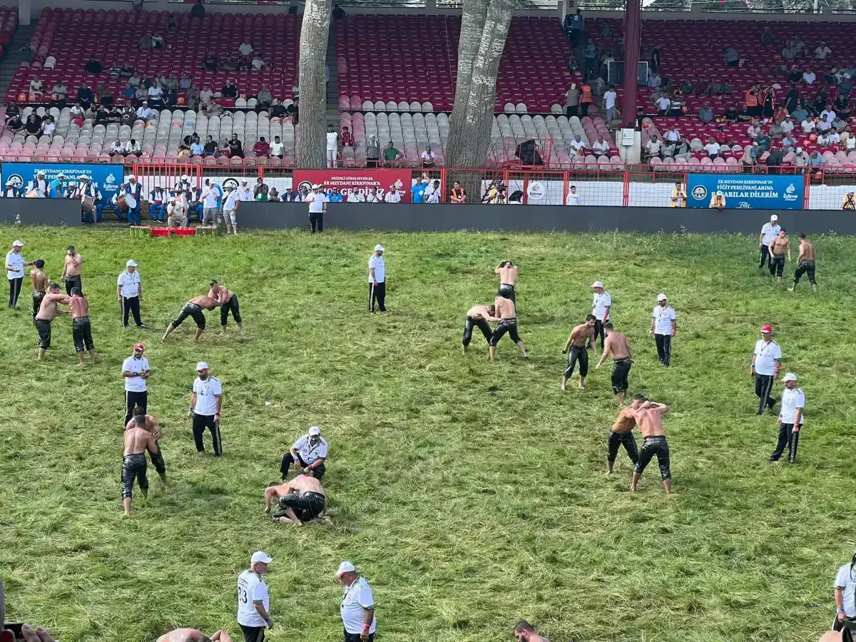 Kırkpınar’da ikinci gün heyecanı: Baş boy ve tüm kategorilerde çeyrek final mesaisi