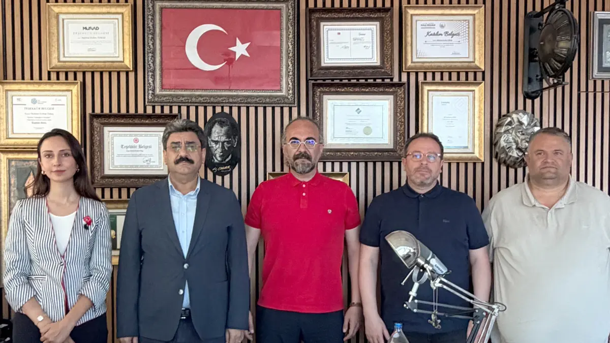 AK Partili heyetten Sivas’ta yerel gazeteye ziyaret