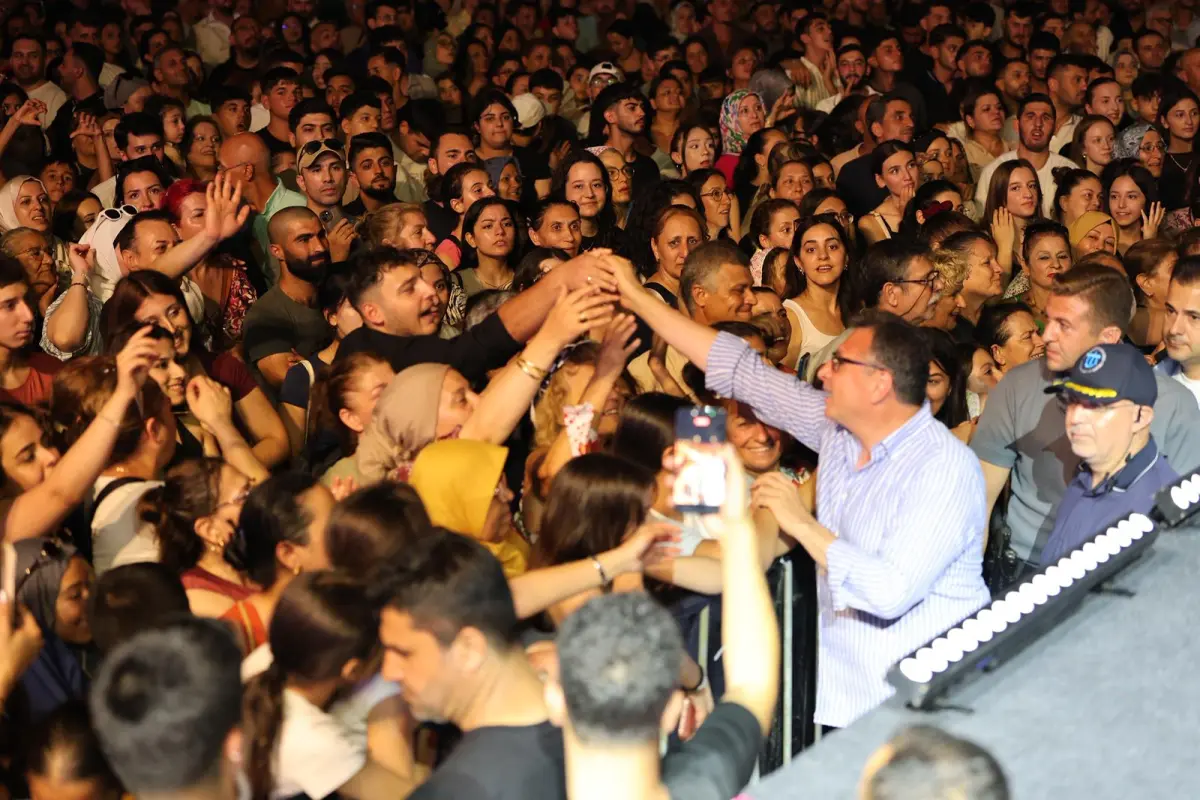 İskenderun’da festival coşkusu Uğur Aslan konseriyle başladı