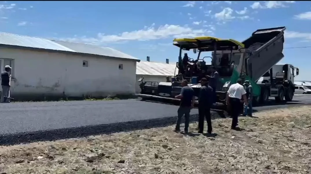 Kars’ta kırsal yollar modernize ediliyor