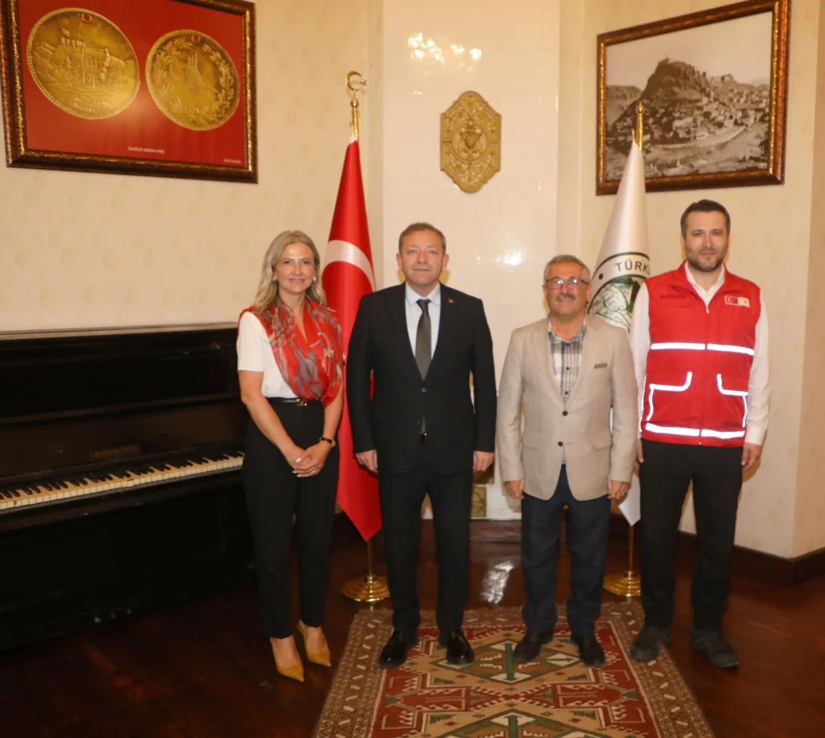 Kars Valisi Ziya Polat, Kızılay heyetini kabul etti