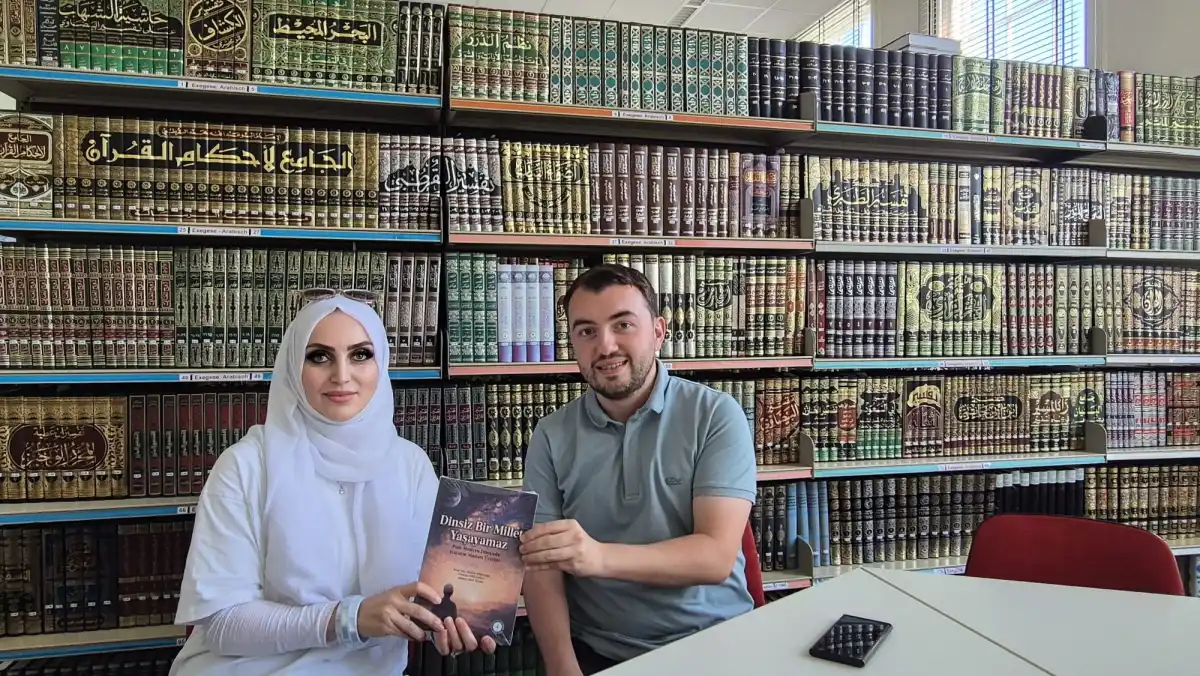 Gazeteci İpek Yiğit, Hollanda’da manevi rehber Ziylan’ı ziyaret etti