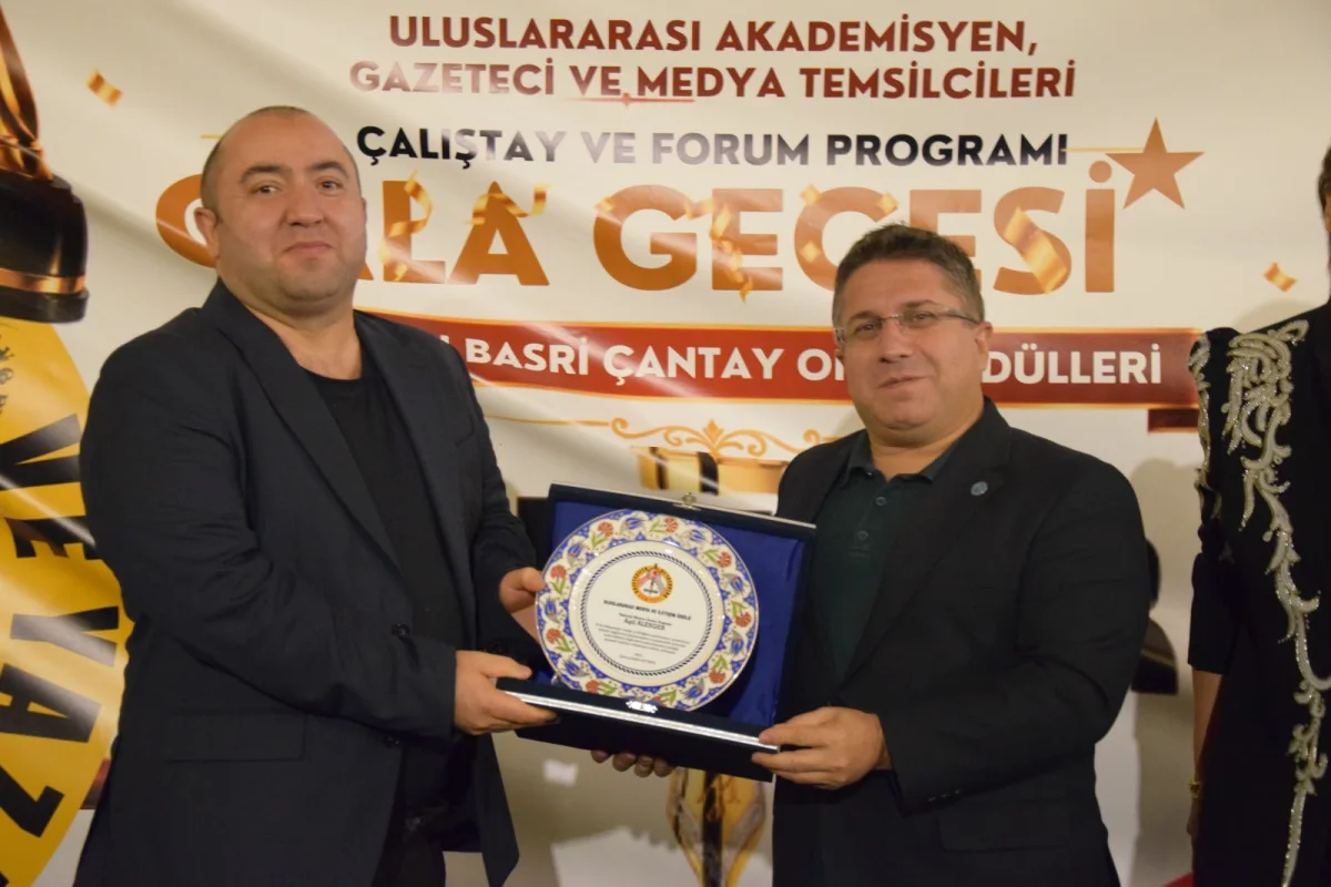 Agil Alesger’e Uluslararası Medya ve İletişim Ödülü