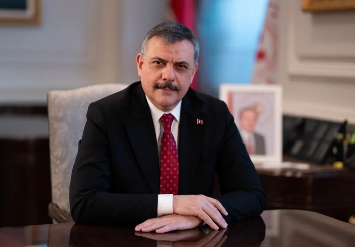 Bakan Çiftçi’den Fenerbahçeli çocuğu koruyan polise teşekkür