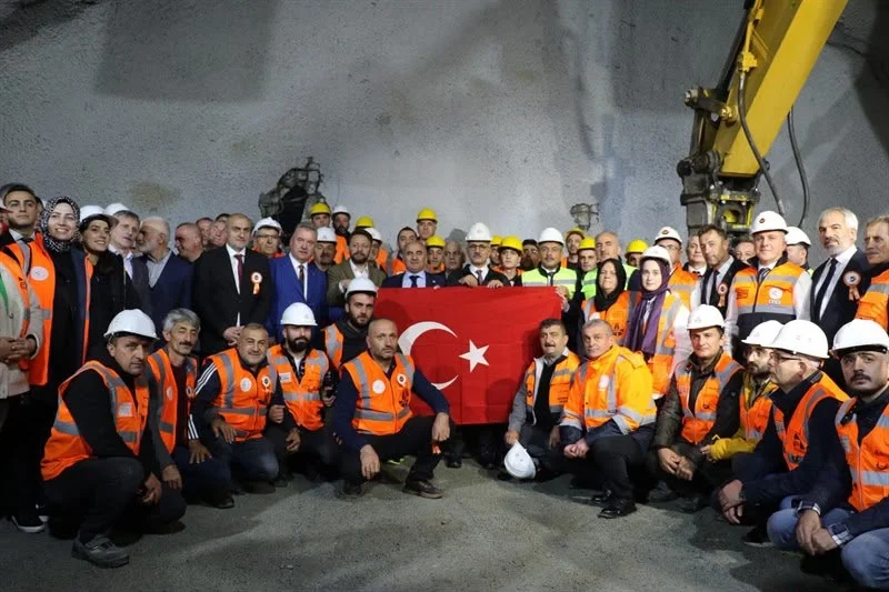Bakan Uraloğlu, Rize’de Çamlıhemşin Tüneli’ni trafiğe açacak