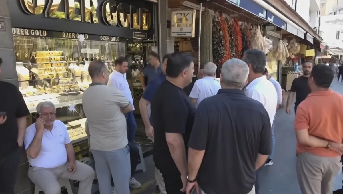 Diyarbakır’da kuyumcuya silahlı saldırı: Yaralanan yok