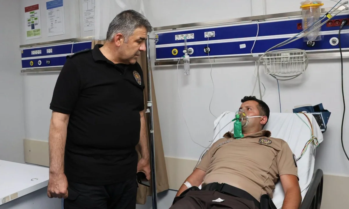 Dumandan etkilenen bekçiyi emniyet müdürü ziyaret etti