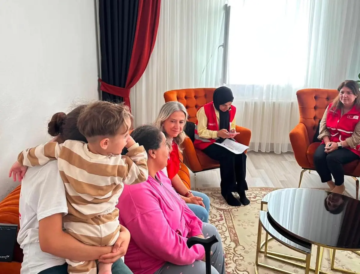 Kızılay Gönüllüleri Kars’ta İyiliği Evlere Taşıyor